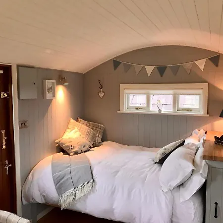 Sheelin Huts Blue, Hot-tub Available From 1st April Until 1st November Cavan