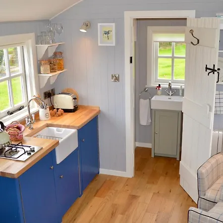 Sheelin Huts Blue, Hot-tub Available From 1st April Until 1st November