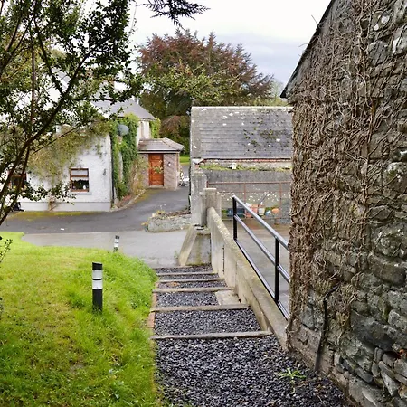 Dom wakacyjny Sheelin Huts Blue, Hot-tub Available From 1st April Until 1st November *