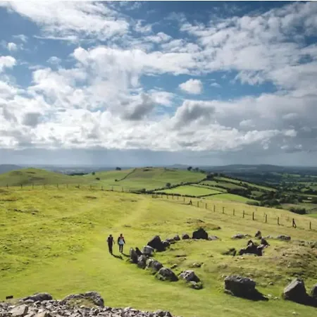 Sheelin Huts Blue, Hot-tub Available From 1st April Until 1st November