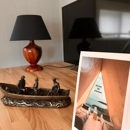 Vakantiehuis Sheelin Huts Blue, Hot-tub Available From 1st April Until 1st November *