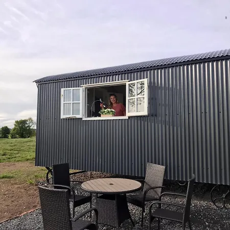 Сasa de vacaciones Sheelin Huts Blue, Hot-tub Available From 1st April Until 1st November *