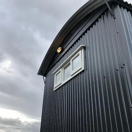 Sheelin Huts Blue, Hot-tub Available From 1st April Until 1st November Tatil Evi