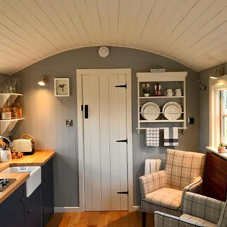 Sheelin Huts Blue, Hot-tub Available From 1st April Until 1st November Casa de Férias Cavan