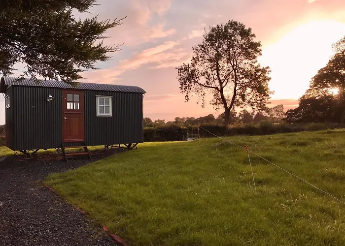 Hébergement de vacances Sheelin Huts Blue, Hot-tub Available From 1st April Until 1st November *