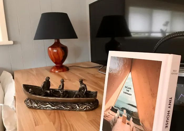 Dom wakacyjny Sheelin Huts Blue, Hot-tub Available From 1st April Until 1st November *