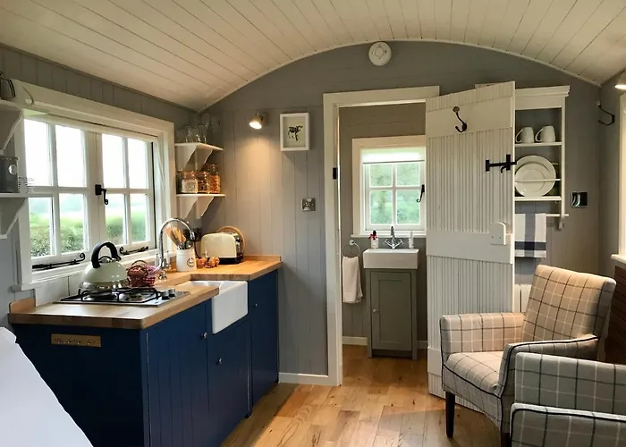 Sheelin Huts Blue, Hot-tub Available From 1st April Until 1st November